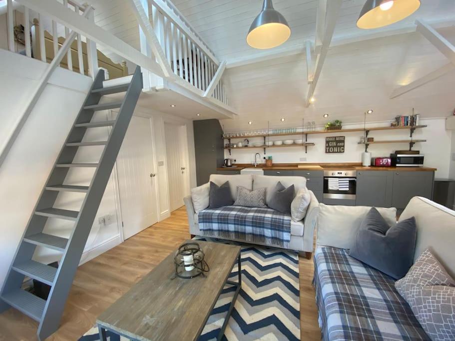 The Coach House Apartment